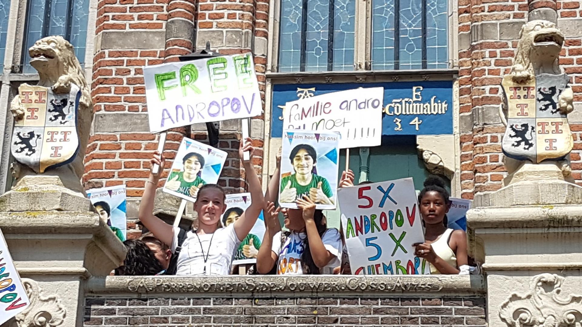 Lawaai-actie voor het stadhuis, 4 juli 2018