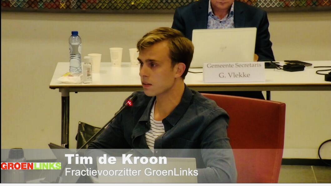 Fractievoorzitter Tim de Kroon stelt mondelinge vragen aan college