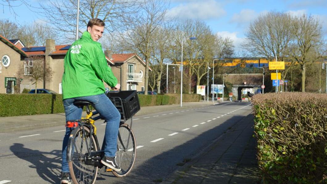 Fractievoorzitter Tim de Kroon op de fiets