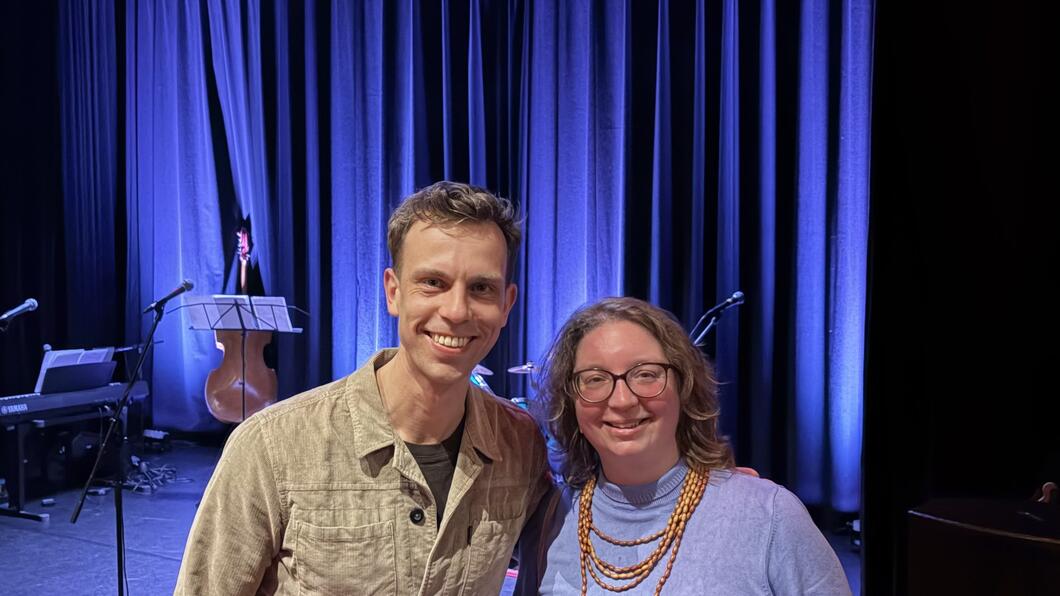 Tim de Kroon en Tessa van Boesschoten op bezoek bij De Fransche School en de Muzieksessie