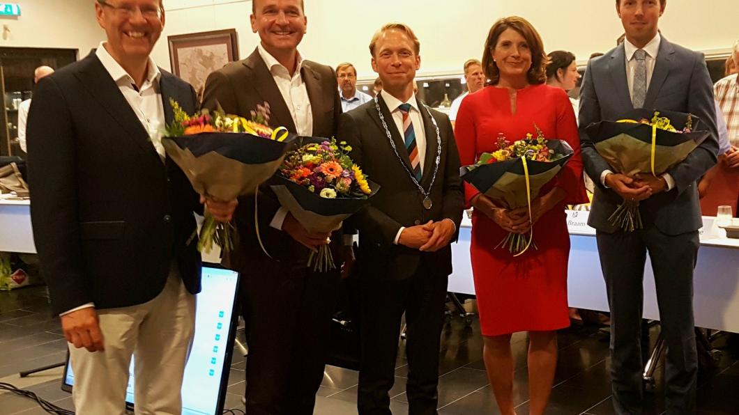 Nieuw college v.l.n.r. Joost Reus, Collin Stolwijk, Gerdo van Grootheest, Monica Wichgers, Simon Buwalda