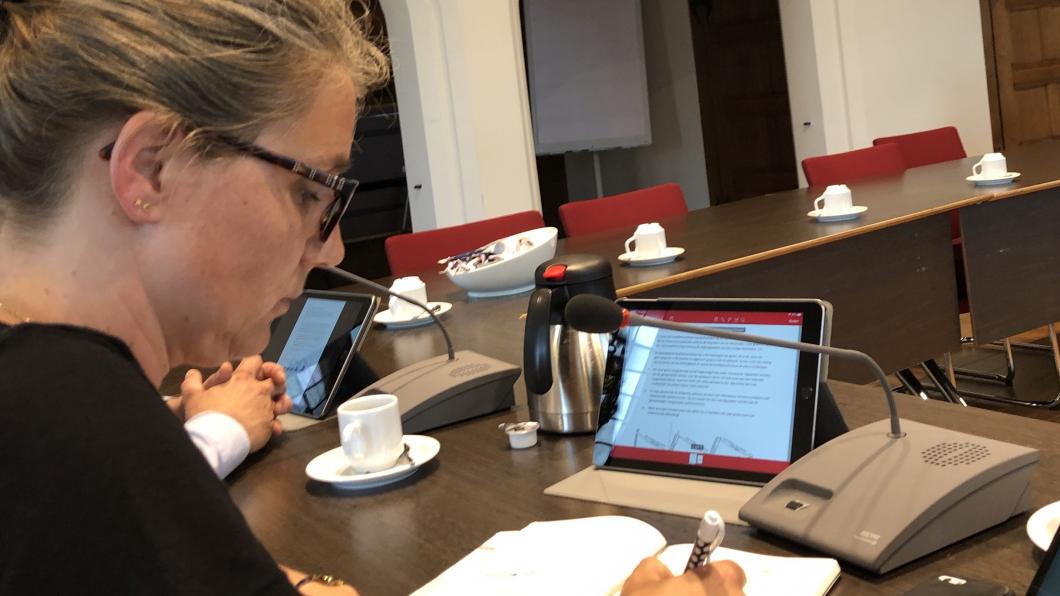 GL-fractielid Karin Wijkmans bij de commissie over kwaliteitsverbetering Parijsch Karin Raad en Daad.jpg
