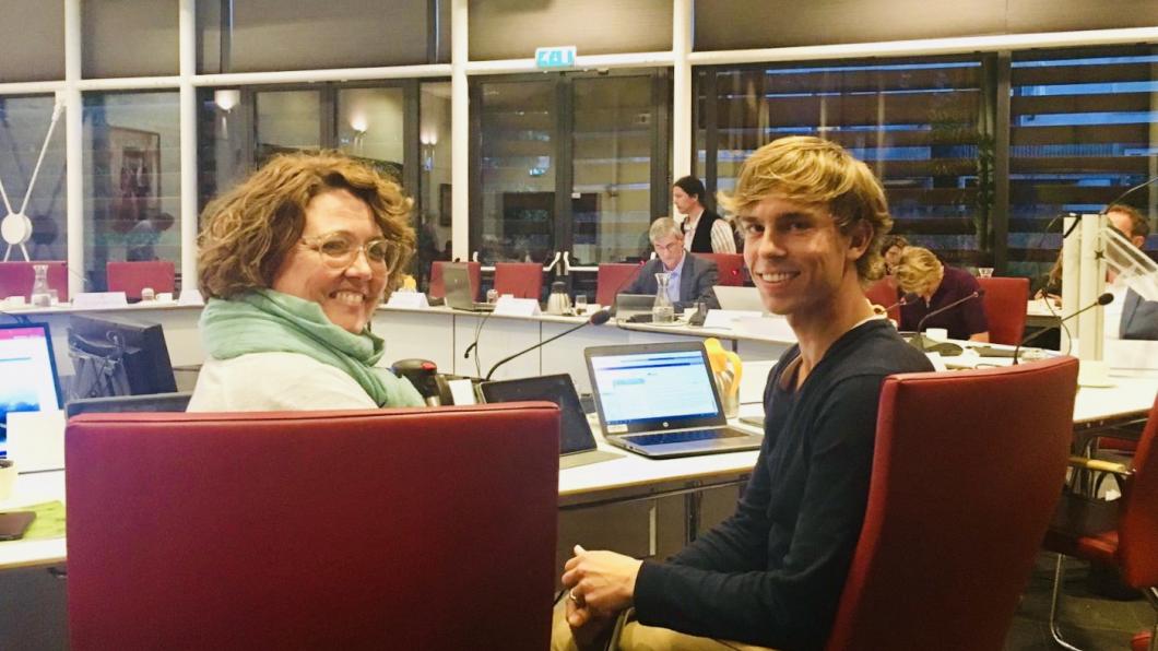 GL-raadsleden Mischa en Tim bij bespreking Voorjaarsrapportage Mischa Tim tijdens bespreking voorjaarsrapportage.jpg