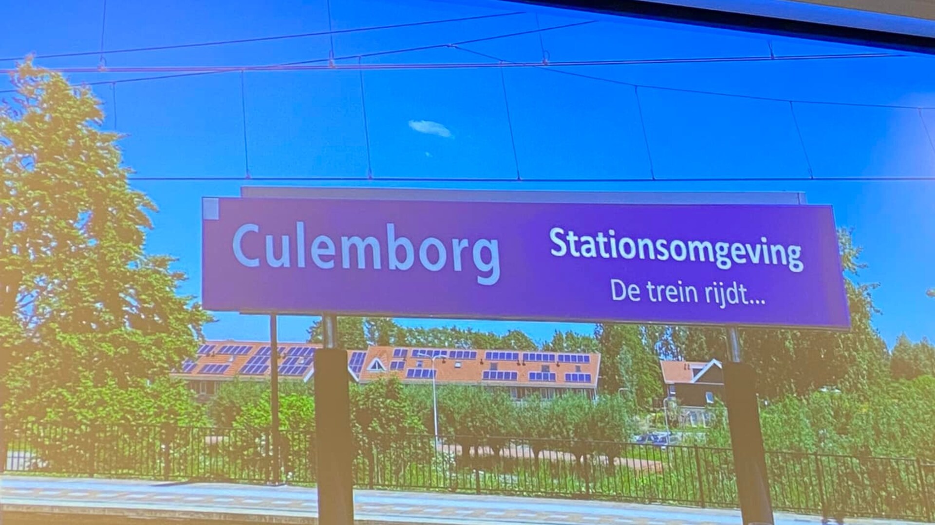 Culemborg Stationsomgeving de trein rijdt